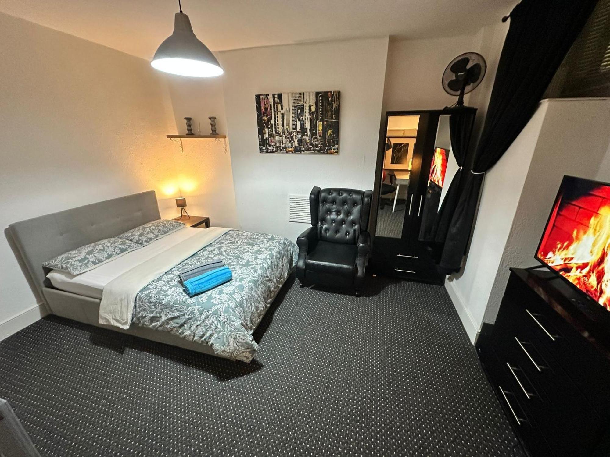 Whitechapel Station Rooms R1 London Exteriör bild
