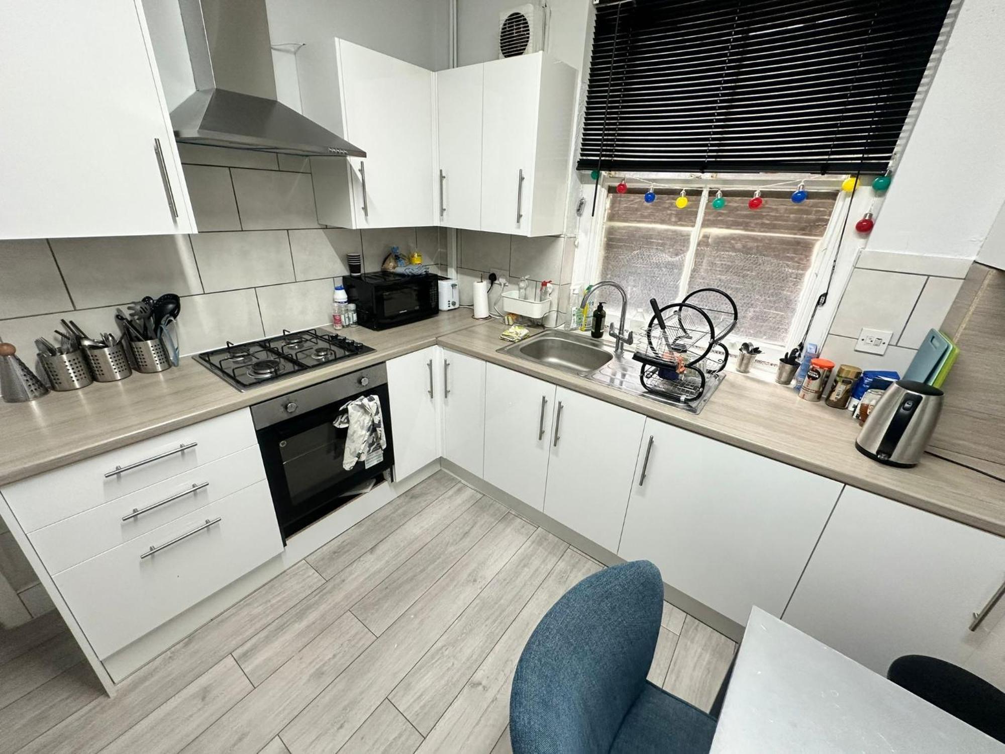 Whitechapel Station Rooms R1 London Exteriör bild